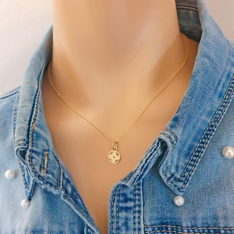 Złoty Naszyjnik Lilia W Kółku Próba 585 na modelce