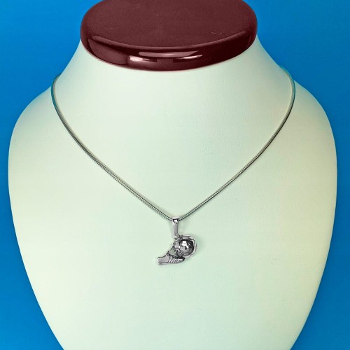 Srebrny Wisiorek Piłka z Butem Do Gry W Piłkę Nożną Próba 925 Na Popiersiu