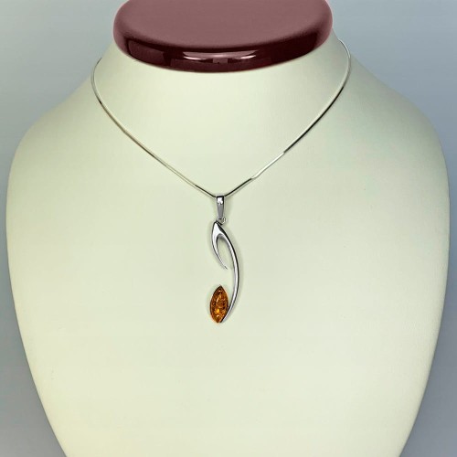 Srebrna Zawieszka Z Bursztynem Próba 925 Na Popiersiu