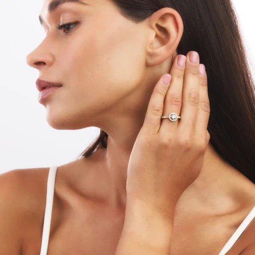 Pierścionek Pozłacany Aria Próba 925 na modelce