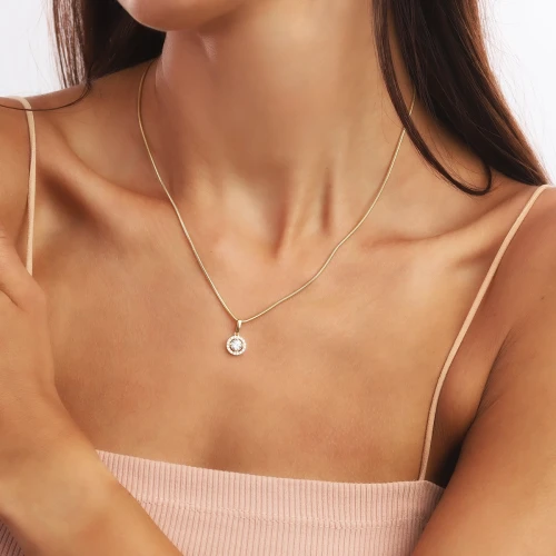 Naszyjnik Pozłacany Halo Próba 925 Aria na modelce