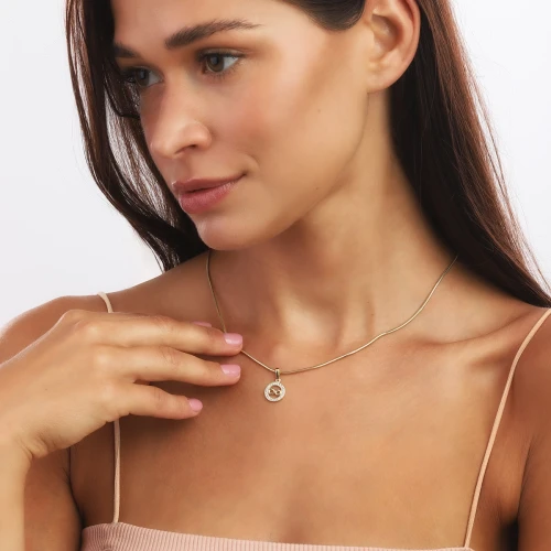 Naszyjnik Pozłacany Nieskończoność Próba 925 Yara na modelce