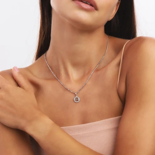 Naszyjnik Srebrny Nieskończoność Próba 925 Yara na modelce