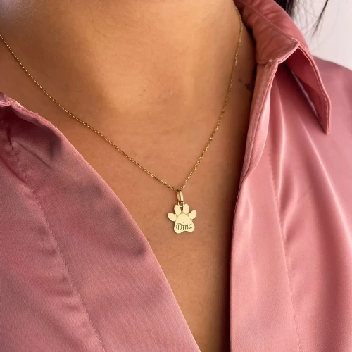 Złoty Naszyjnik Łapka Psa Kota Próba 333 na modelce