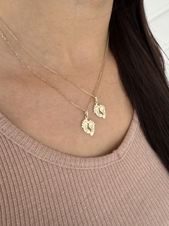 Złoty Naszyjnik Stópki Podwójne Splot M oraz L porównanie na modelce