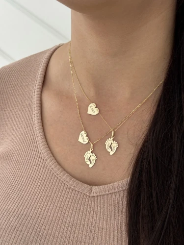 Złoty Naszyjnik Celebrytka Splot M i L porównanie na modelce