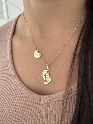 Złoty Naszyjnik Celebrytka Serce Potrójne Stópki Na Modelce