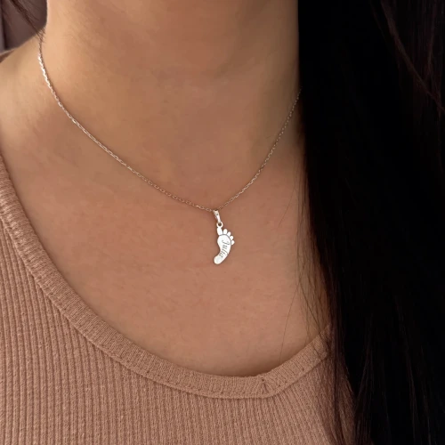 srebrny-naszyjnik-jedna-stopka-proba-925