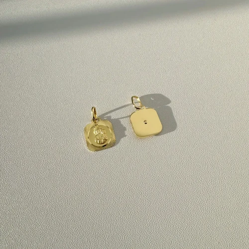 Złoty Medalik Diamentowany Prostokątny z Matką Boską Częstochowską Pr.585