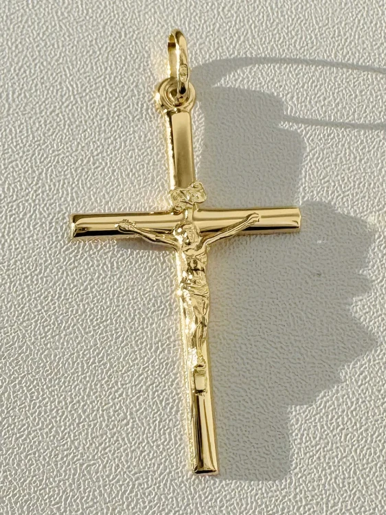 Złoty Krzyżyk Duży z Jezuskiem Zawieszka Próba 585-blisko.webp